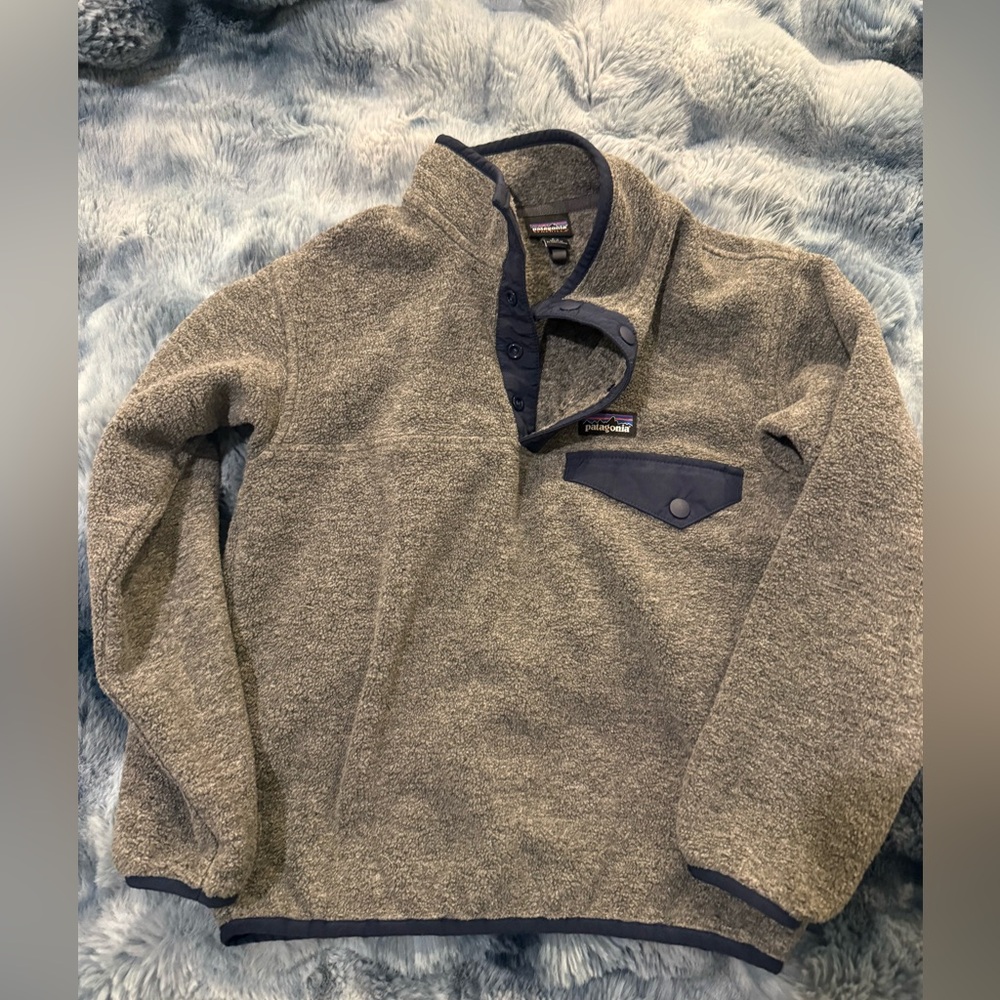 Patagonia Boy’s Gray Fleece Snap-Button Pullover. Size 5-6.